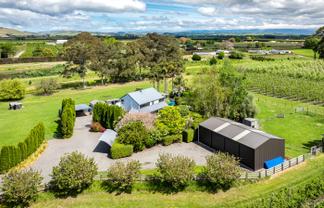 1127 Riverslea Road South, Longlands