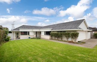 37 English Oak Drive, Schnapper Rock