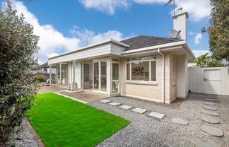 37 English Oak Drive, Albany