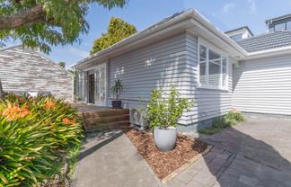 2/42 Dominion Street, Takapuna
