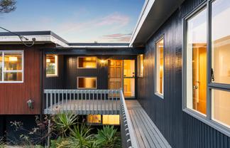 101 Sunset Road, Totara Vale