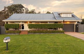 2 Brookbank Place, Glenview