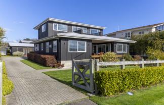 24 Rainbow Drive, Rainbow Point