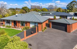 2 Edwins Way, Burwood