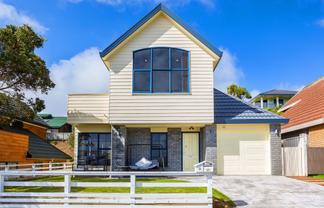 11 Peppertree Lane, Woodridge
