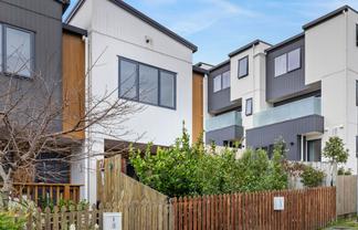 10/18 Hewlett Road, Massey