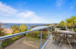 2/50 Wakeman Road, Acacia Bay