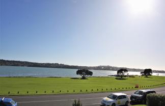 74 Kiwi Esplanade, Mangere Bridge