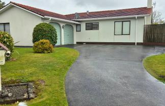 19 Elizabeth Grove, Stratford