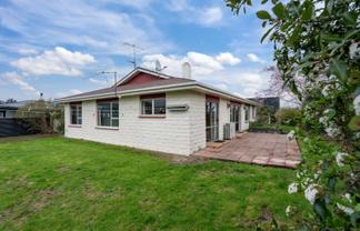 11 Douglas Street, Winton