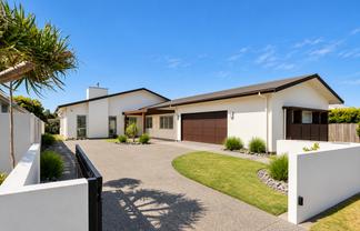 81 Oriental Parade, Papamoa