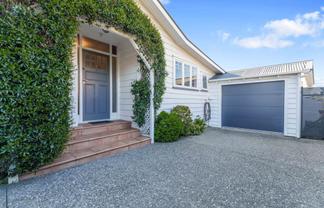 62 Beach Road, Mellons Bay