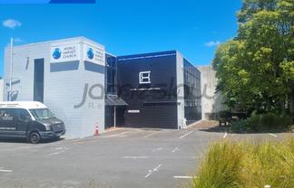 Wairau Valley Roadfront 250m2 Upstairs Office