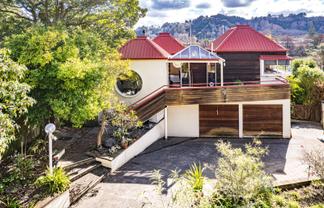 9 Riverbank Road, Okoia