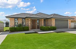 44 Wiltshire Drive, Huntington