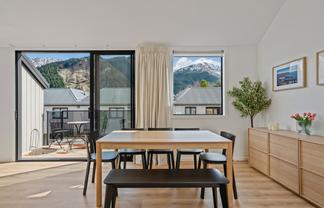 6 Sterling Lane, Queenstown Hill