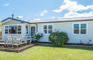 21 Mazengarb Rd, Paraparaumu Beach