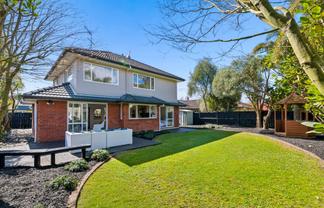 11 Earlshall Drive, Flat Bush