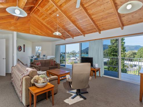 105 Main Road, Tairua