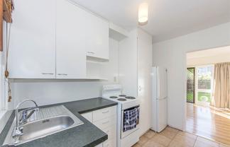 2/1 Glen Road, Browns Bay