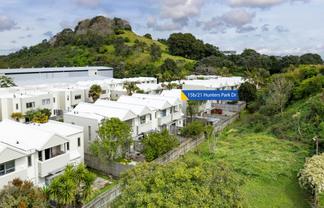 15B/21 Hunters Park Drive, Three Kings