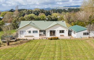 16 Twin Peaks Grove, Koputaroa