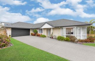 8 Headcorn Place, Botany Downs