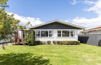218 Sunnybank Crescent, Camberley