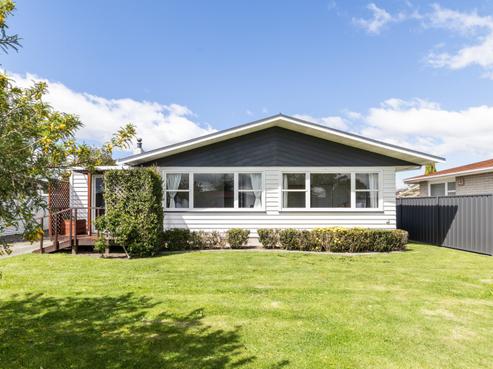 218 Sunnybank Crescent, Camberley