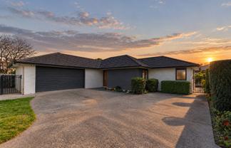 216 Frimley Oaks, Frimley