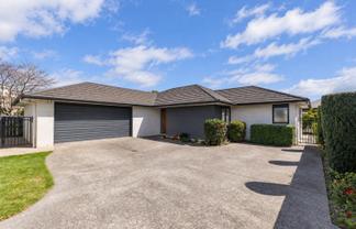 216 Frimley Oaks, Frimley