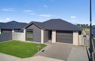 13 Quinn Crescent, Ravenswood