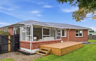 61 Golf Links Road, Shirley
