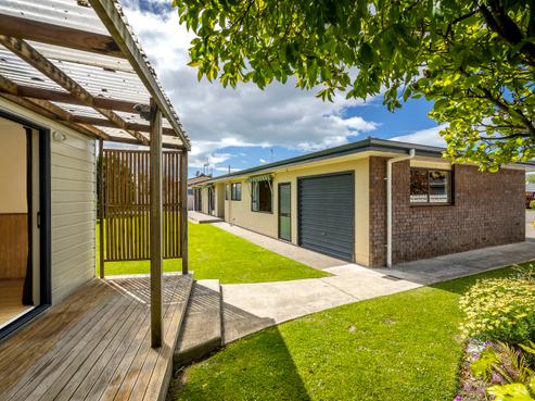 32 Roskilda Crescent, Taradale