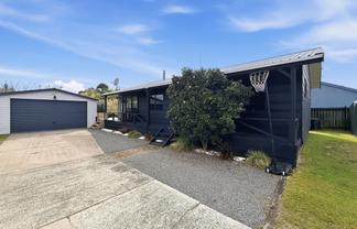 18 Solomon Street, Brookfield