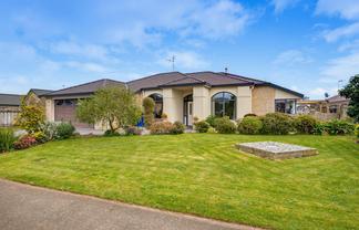 166 Milne Drive, Paraparaumu