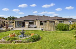 166 Milne Drive, Paraparaumu