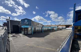 High Profile Car Yard On Rangitikei