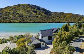 16 Belvue Bay Road, Havelock