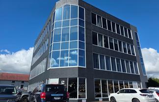 LIGHT-FILLED ELLERSLIE OFFICE WITH PARKING
