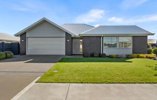 24 Sandhill Drive, ROLLESTON