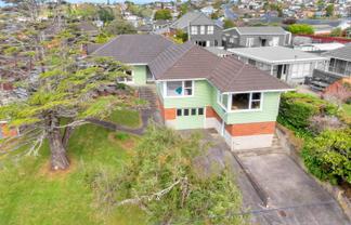 16 Oakdale Road, Hillsborough