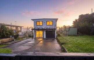 17 Strong Street, Saint Johns