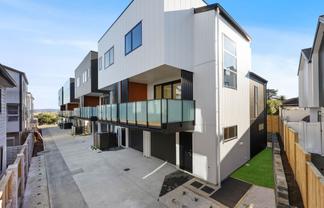2/18 Richardson Road, Mount Albert