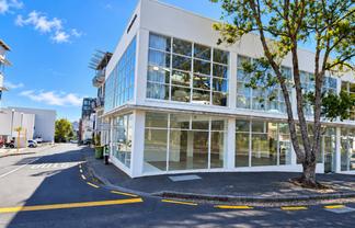 CREATIVE 240M² CITY-FRINGE SPACE
