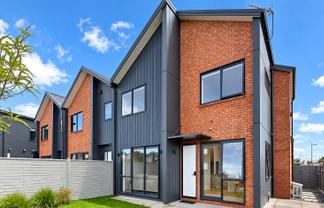 2 Aquamarine Road, Rosehill