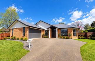 5 Parkwood Place, Huntington