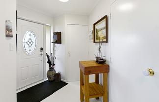 27 Mahonia Place, Pyes Pa