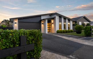 16 Riverhead Point Drive, Riverhead