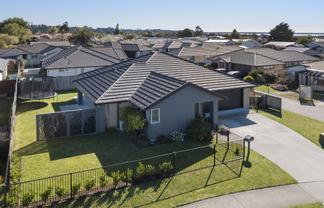 8 Eastbank Drive, Katikati